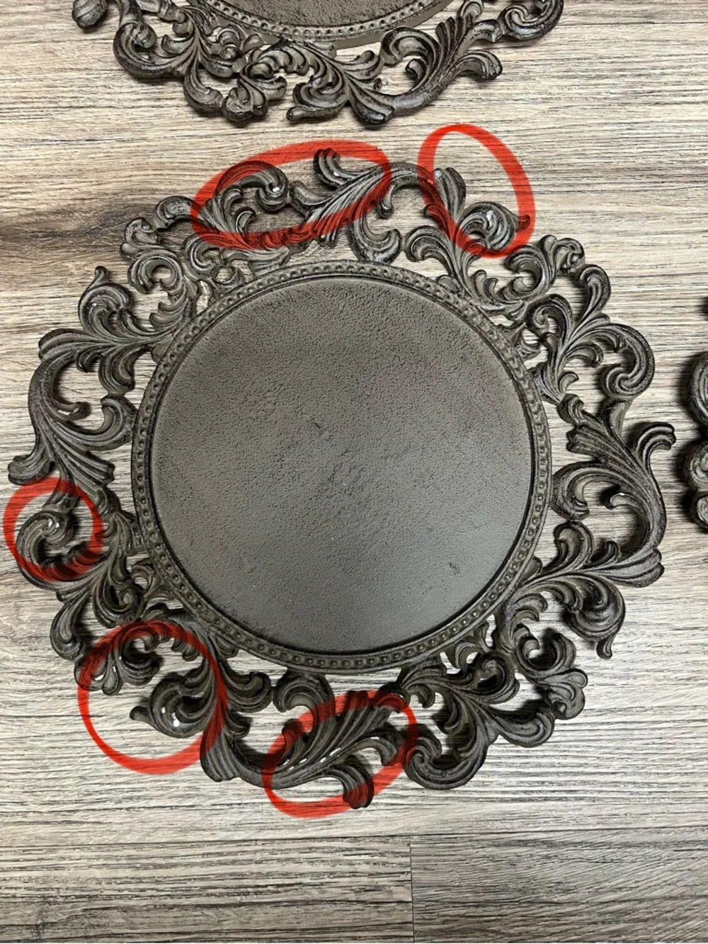 GG COLLECTION METAL CHARGERS – SET OF 4 DECORATIVE PLATES